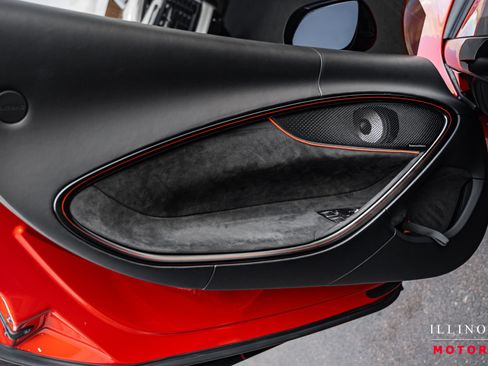 Used 2023 McLaren Artura image 19