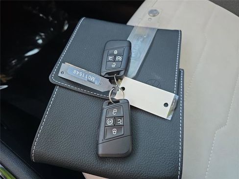 Used 2025 Volkswagen Taos SE image 22