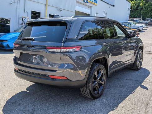Used 2023 Jeep Grand Cherokee Altitude AWD/4WD image 7