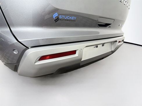 Used 2025 Nissan Pathfinder SL AWD/4WD image 35
