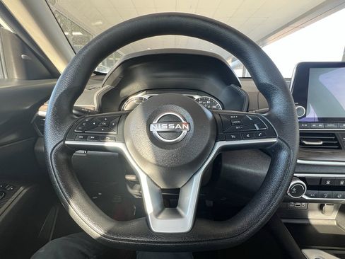 Used 2025 Nissan Altima 2.5 SV image 21