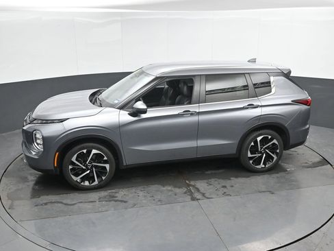 Used 2024 Mitsubishi Outlander SE image 42