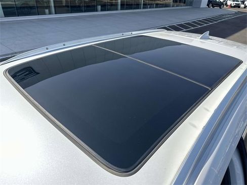 Certified 2022 Cadillac XT5 Premium Luxury image 14