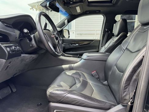 Used 2019 Cadillac Escalade Platinum image 13