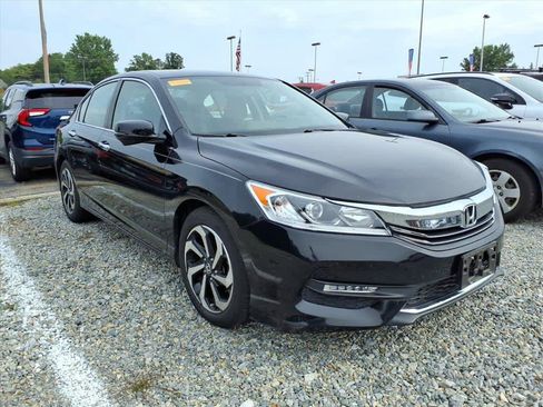Used 2017 Honda Accord EX image 12