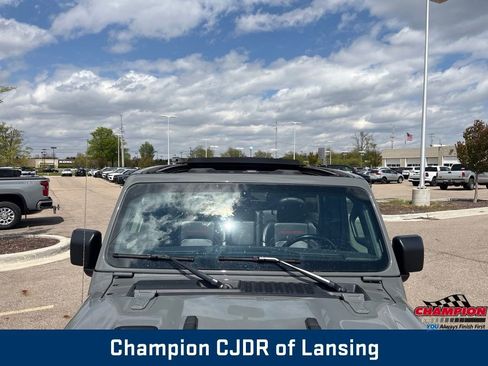 Used 2023 Jeep Wrangler Unlimited Rubicon w/ LED Lighting Group AWD/4WD image 28