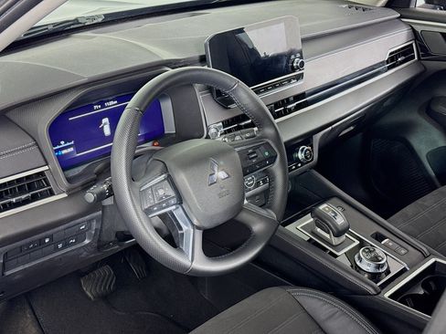 Used 2023 Mitsubishi Outlander SE AWD/4WD image 19