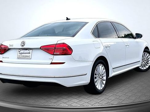 Used 2016 Volkswagen Passat 1.8T SE w/ Lighting Package FWD image 6