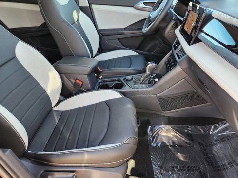 New 2025 Volkswagen Taos SEL image 19
