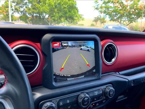Used 2022 Jeep Wrangler Unlimited Rubicon w/ Dual Top Group AWD/4WD image 21
