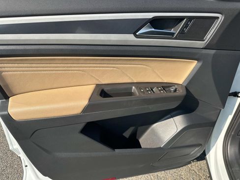 Certified 2022 Volkswagen Atlas Cross Sport SE image 9