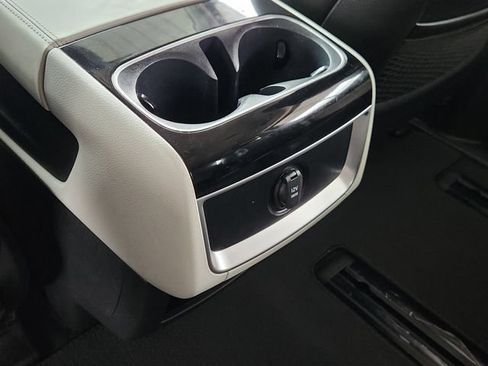 Used 2022 Kia Carnival EX FWD image 27