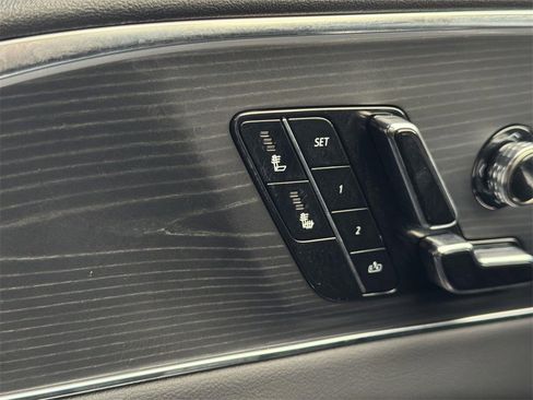 Used 2025 Cadillac Lyriq Luxury image 18