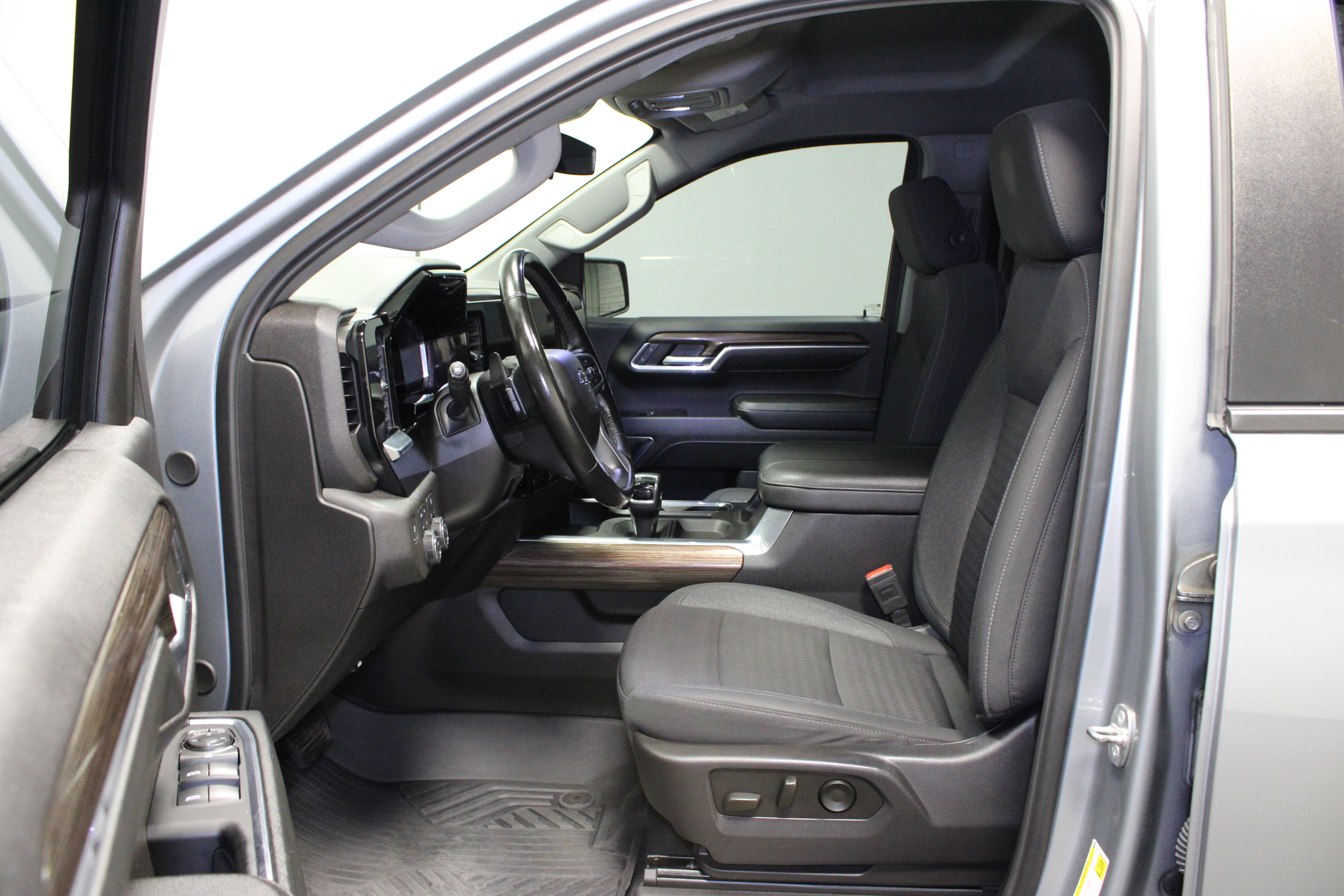 Used 2024 Chevrolet Silverado 1500 RST AWD/4WD image 18