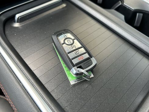 Used 2025 Ford Expedition Active AWD/4WD image 29