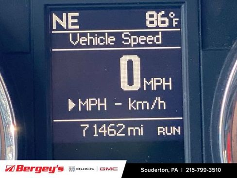 Used 2015 Chrysler Town & Country Touring FWD image 8