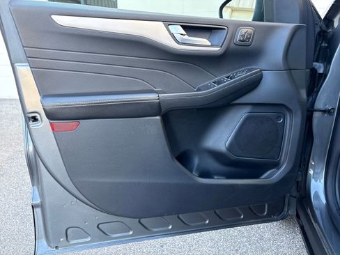 Used 2022 Ford Escape SEL w/ Technology Package image 12