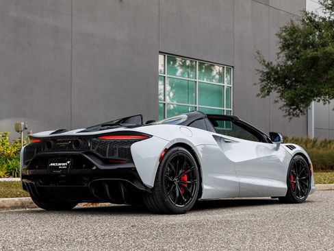 Used 2025 McLaren Artura Spider image 12