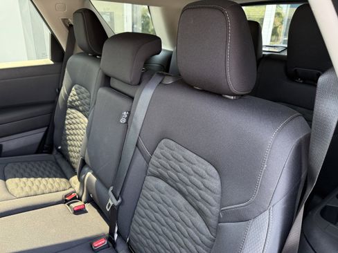 Used 2022 Nissan Pathfinder SV image 18