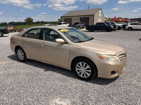 Used 2010 Toyota Camry SE FWD image 2