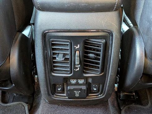 Used 2018 Jeep Grand Cherokee Limited image 16