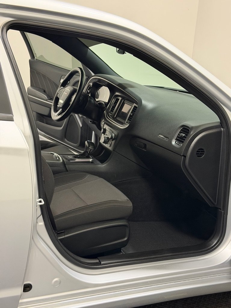 Used 2020 Dodge Charger SXT RWD image 11