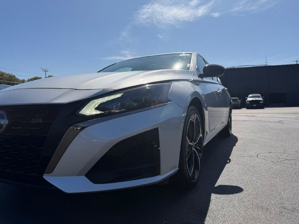 Used 2024 Nissan Altima 2.5 SR FWD image 22