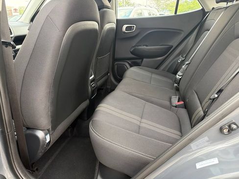 Used 2025 Hyundai Venue SEL FWD image 17