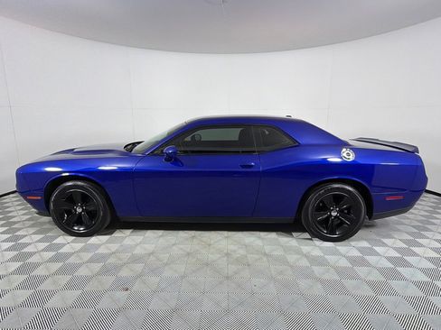 Used 2019 Dodge Challenger SXT w/ Driver Convenience Group image 8