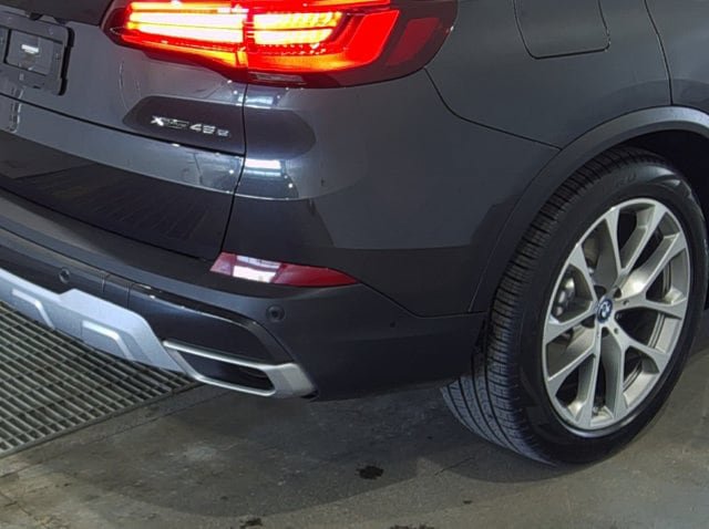 Used 2022 BMW X5 xDrive45e w/ Luxury Seating Package AWD/4WD image 13