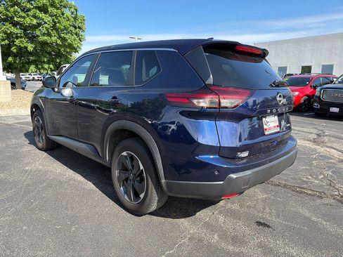 Used 2024 Nissan Rogue SV AWD/4WD image 7