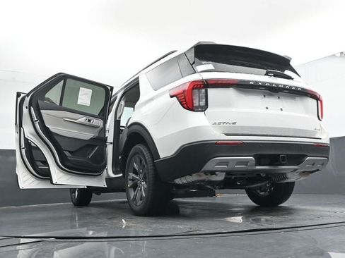 Used 2025 Ford Explorer Active w/ Active Comfort Package AWD/4WD image 39