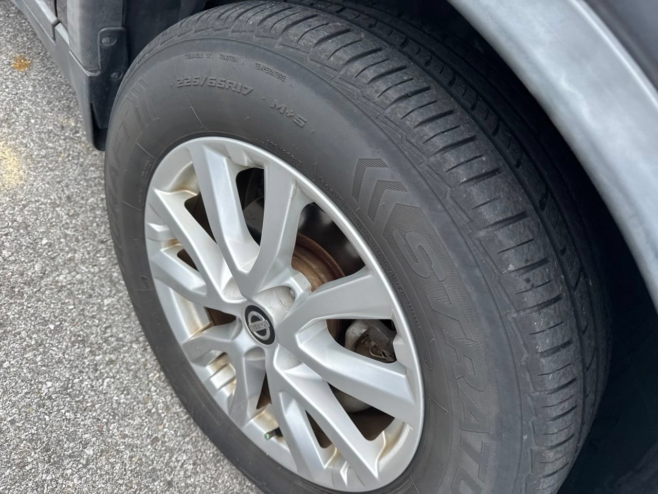 Used 2017 Nissan Rogue SV FWD image 4
