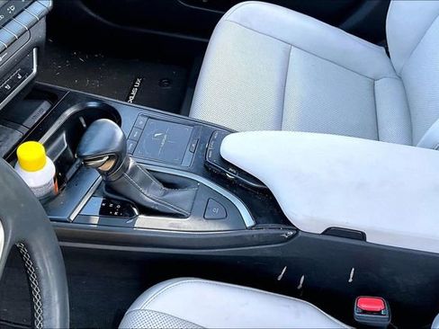 Used 2020 Lexus UX 200 w/ Premium Package image 15