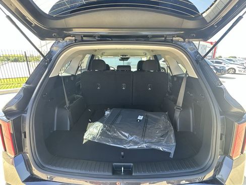 Used 2025 Kia Sorento LX image 22
