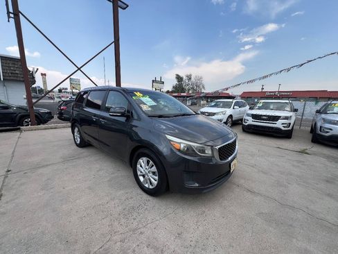 Used 2016 Kia Sedona LX w/ Option Group 020 FWD image 2