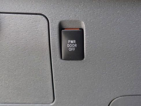 Used 2018 Toyota Sienna XLE w/ XLE Navigation Package FWD image 19
