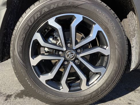 Used 2023 Toyota Corolla Cross SE AWD/4WD image 40