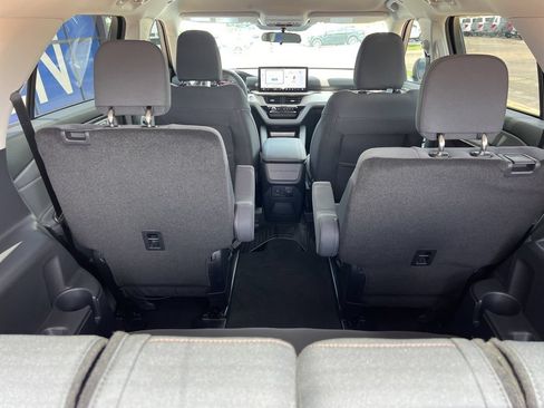Used 2026 Ford Explorer Active RWD image 18