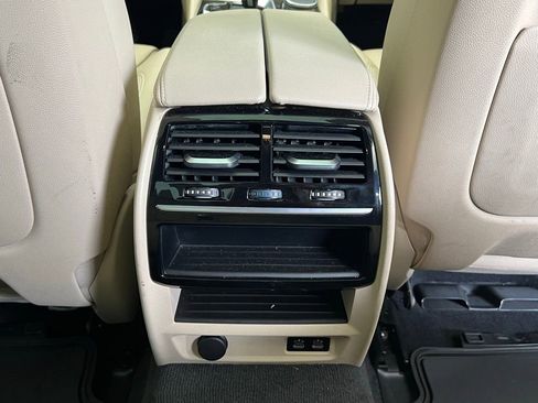 Used 2020 BMW 530i w/ Premium Package image 9