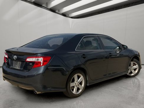 Used 2014 Toyota Camry SE FWD image 5