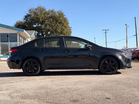 Used 2021 Toyota Corolla LE image 2