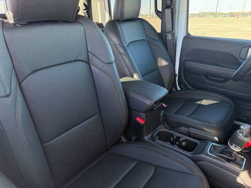 New 2026 Jeep Gladiator Sport image 25