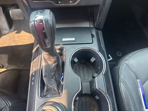 Used 2018 Ford Explorer XLT w/ Equipment Group 202A AWD/4WD image 18