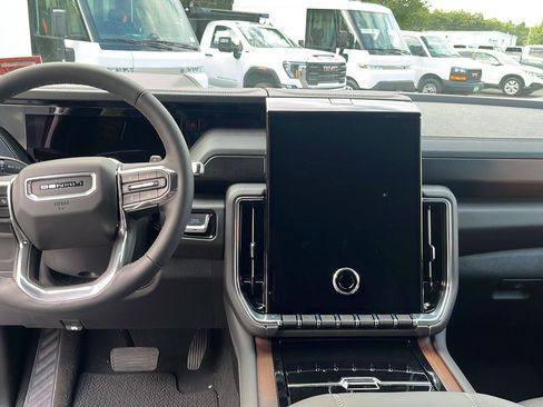 New 2026 GMC Yukon Denali w/ Sun & Power Step Package AWD/4WD image 14