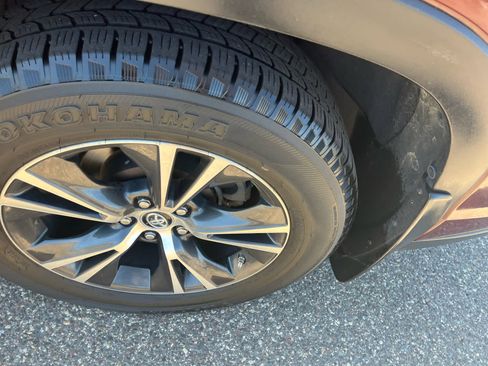 Used 2016 Toyota Highlander XLE image 9