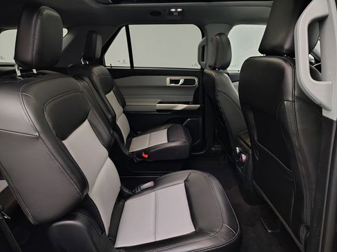 Used 2023 Ford Explorer XLT w/ Equipment Group 202A AWD/4WD image 32
