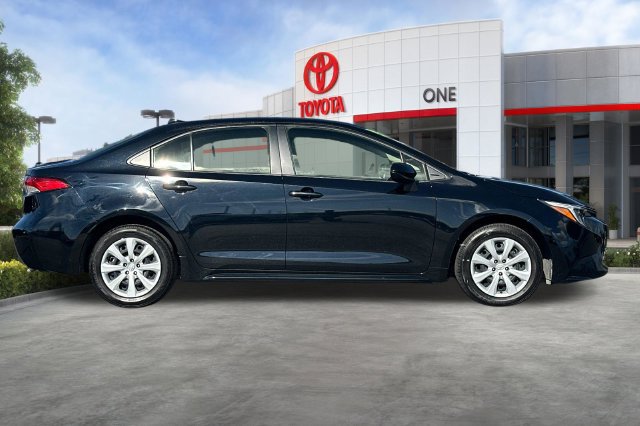 Certified 2025 Toyota Corolla LE FWD image 3
