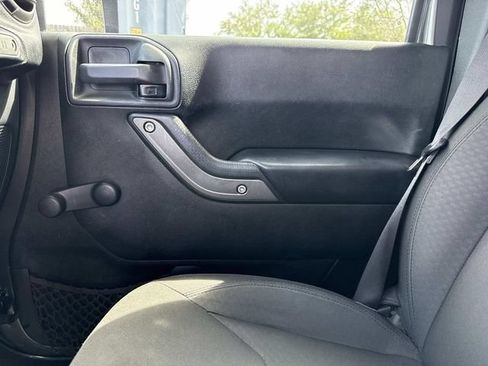 Used 2017 Jeep Wrangler Unlimited Sport AWD/4WD image 34