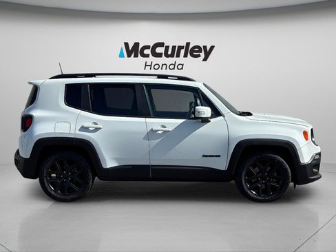 Used 2018 Jeep Renegade Altitude w/ UConnect 8.4 Nav Group FWD image 2